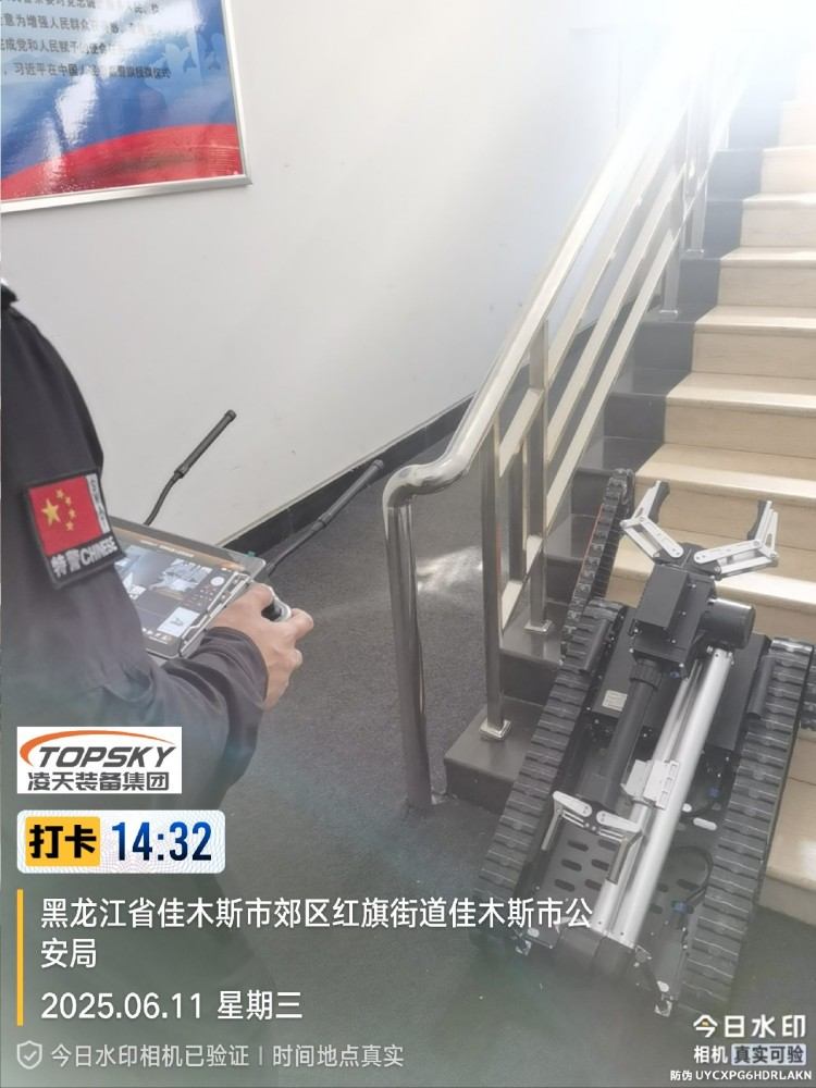 排爆機(jī)器人單擺臂驗收.jpg